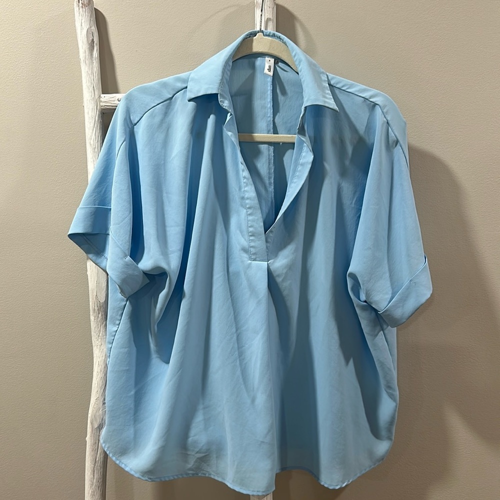 Women’s Glam silky top, size S. Runs big